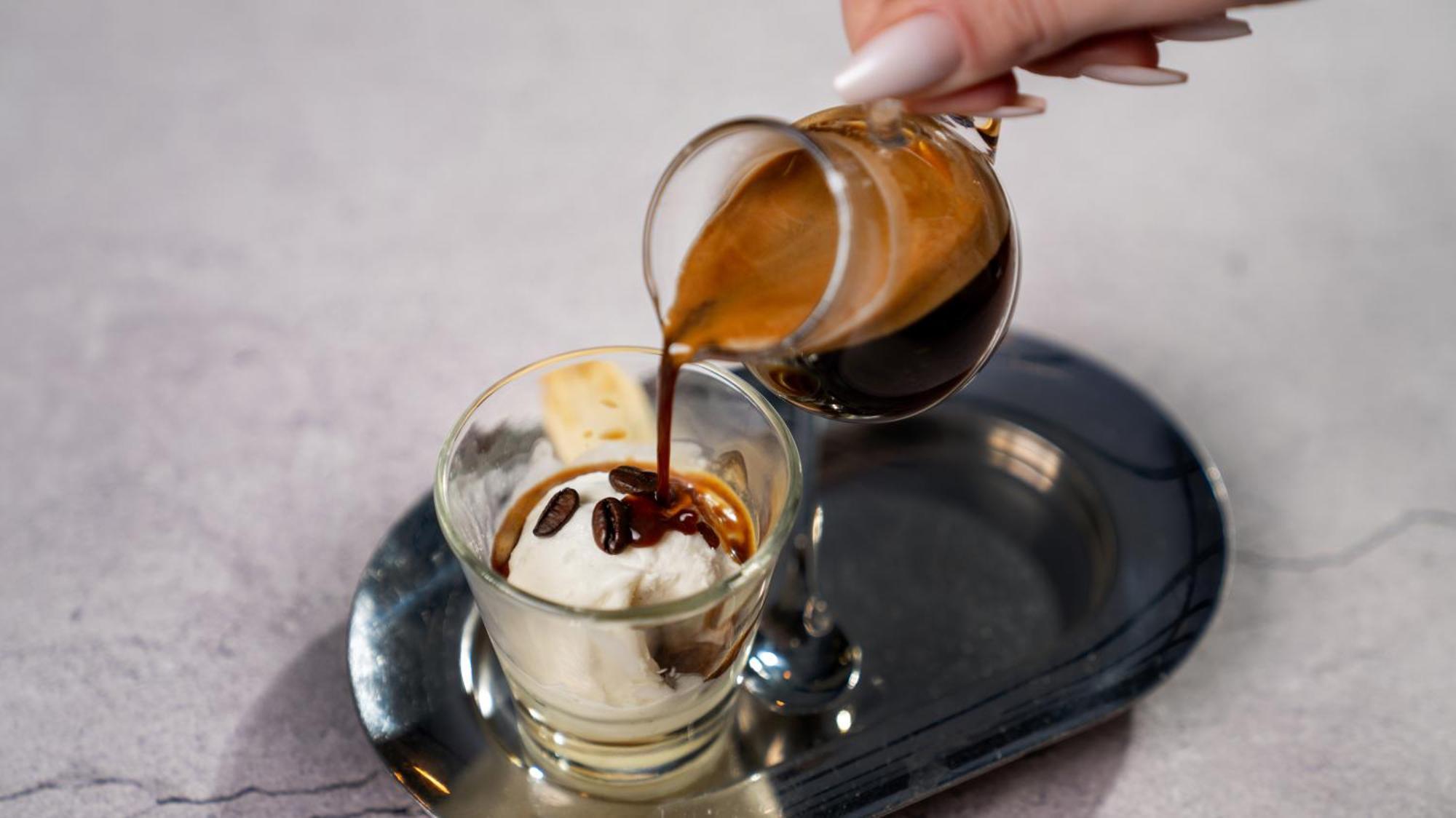The Abdali Boulevard Hotel Amman Dış mekan fotoğraf Preparation of an affogato