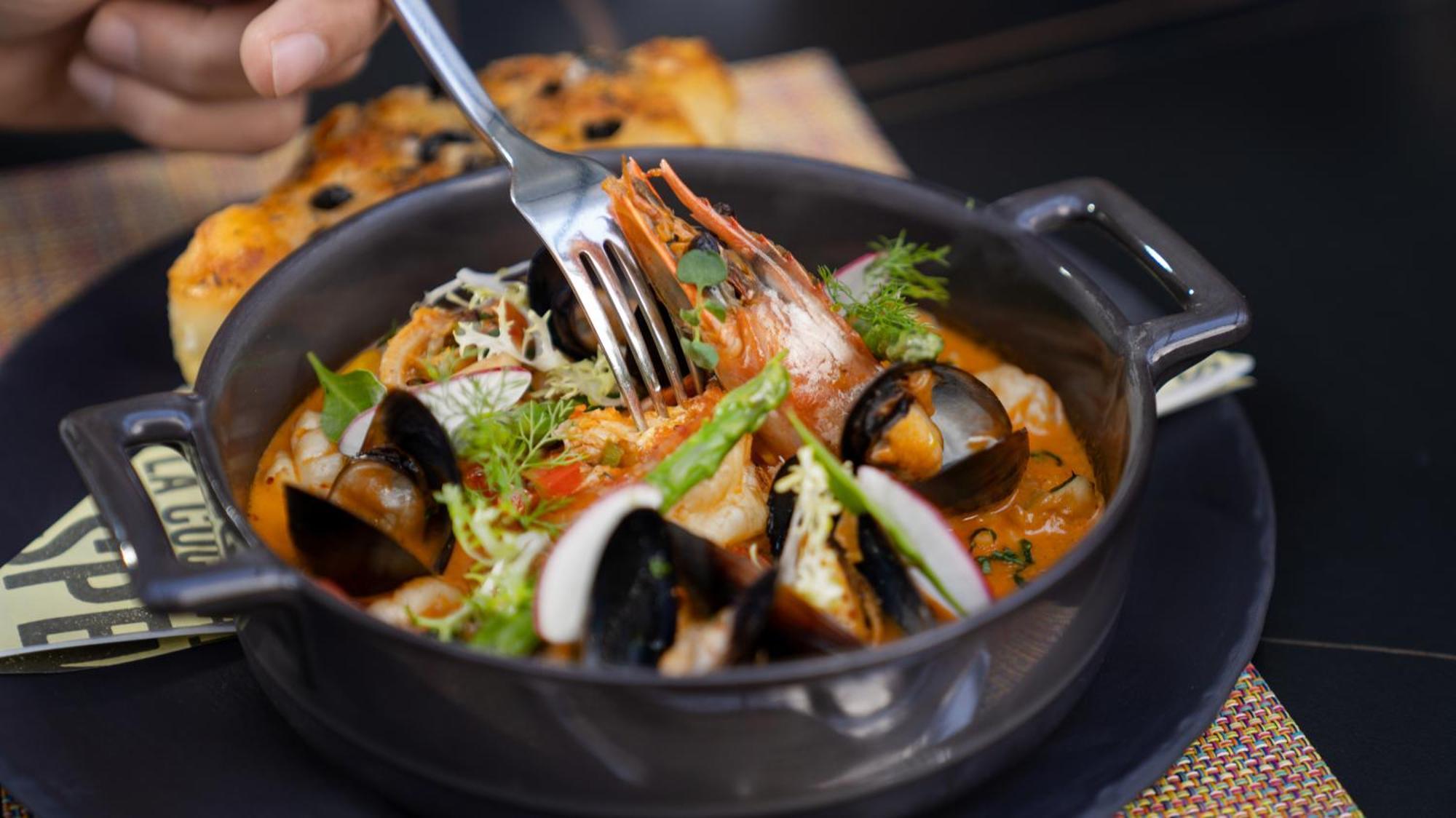 The Abdali Boulevard Hotel Amman Dış mekan fotoğraf Thai seafood curry