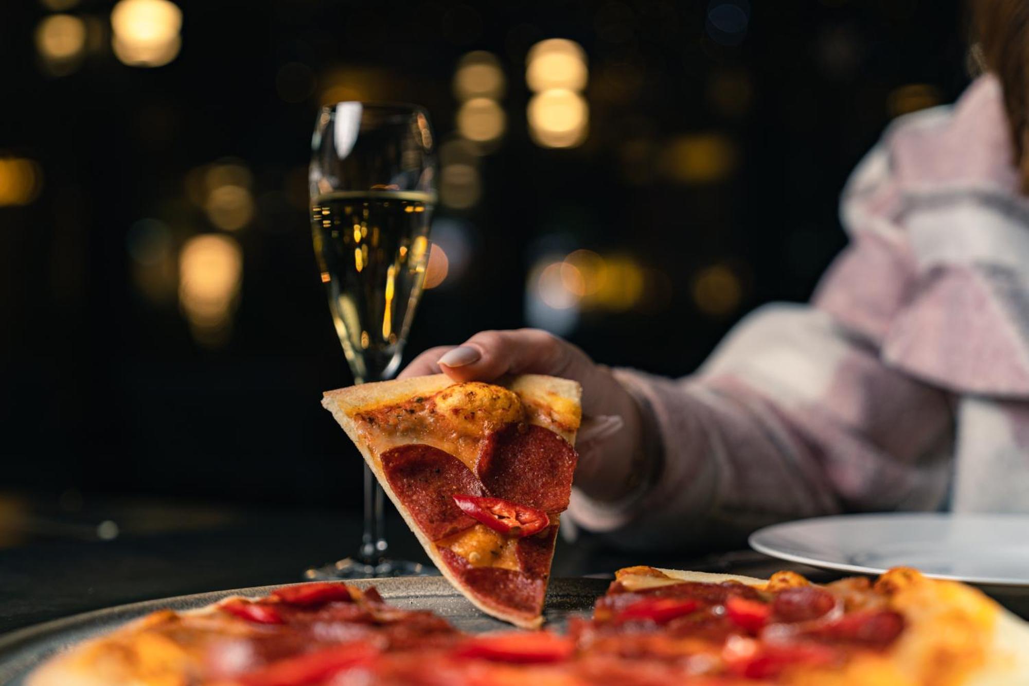 The Abdali Boulevard Hotel Amman Dış mekan fotoğraf A slice of pizza