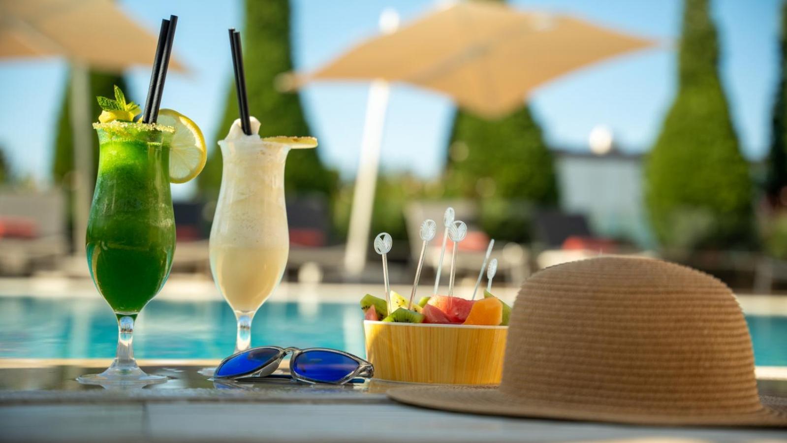 The Abdali Boulevard Hotel Amman Dış mekan fotoğraf Poolside at the hotel