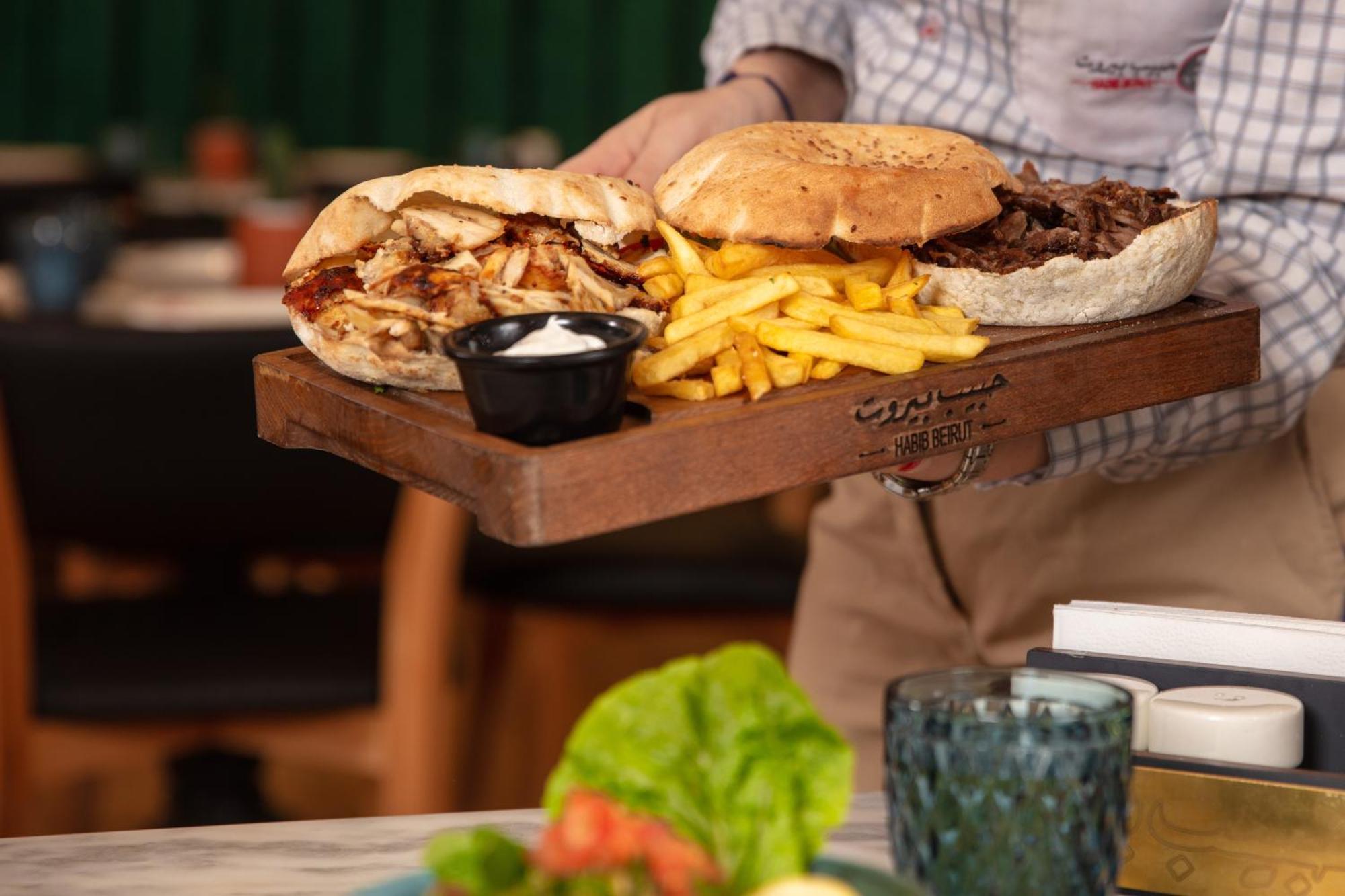 The Abdali Boulevard Hotel Amman Dış mekan fotoğraf A shawarma