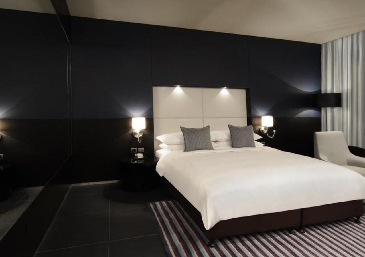 The Abdali Boulevard Hotel Amman Dış mekan fotoğraf A bedroom at the hotel