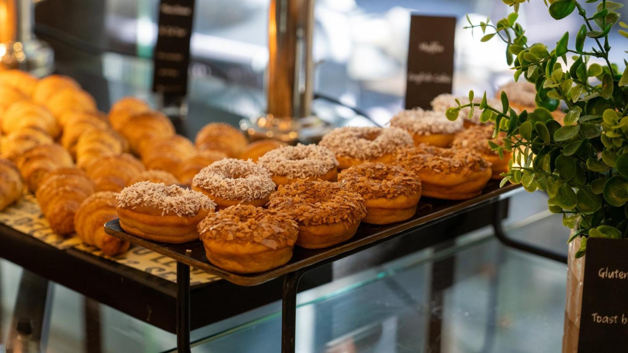 The Abdali Boulevard Hotel Amman Dış mekan fotoğraf Baked goods at a bakery