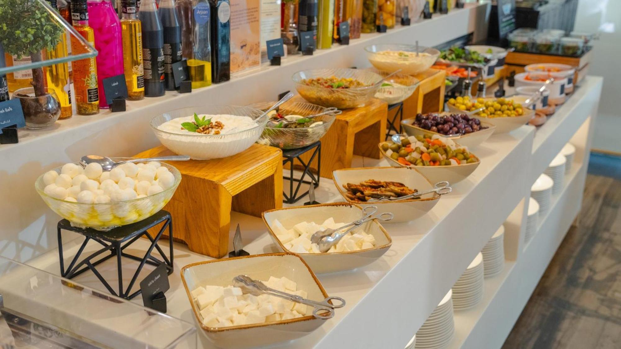 The Abdali Boulevard Hotel Amman Dış mekan fotoğraf A selection of Greek meze